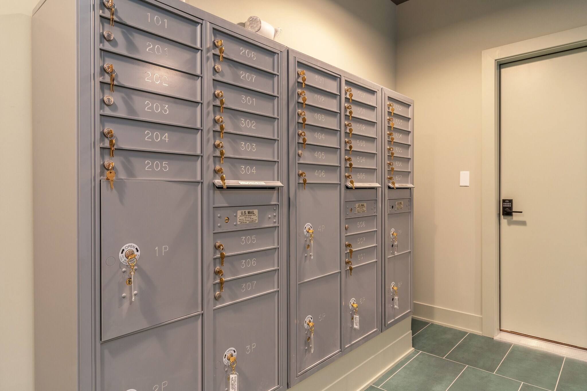 Building Photo - 629 W Girard Ave