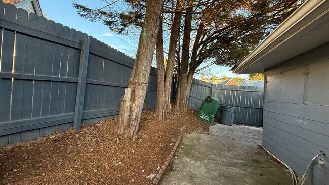 Building Photo - 2812 Cambridge Mews Dr NW