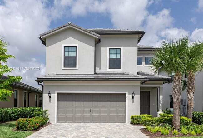 Building Photo - 4423 Spruce Ln