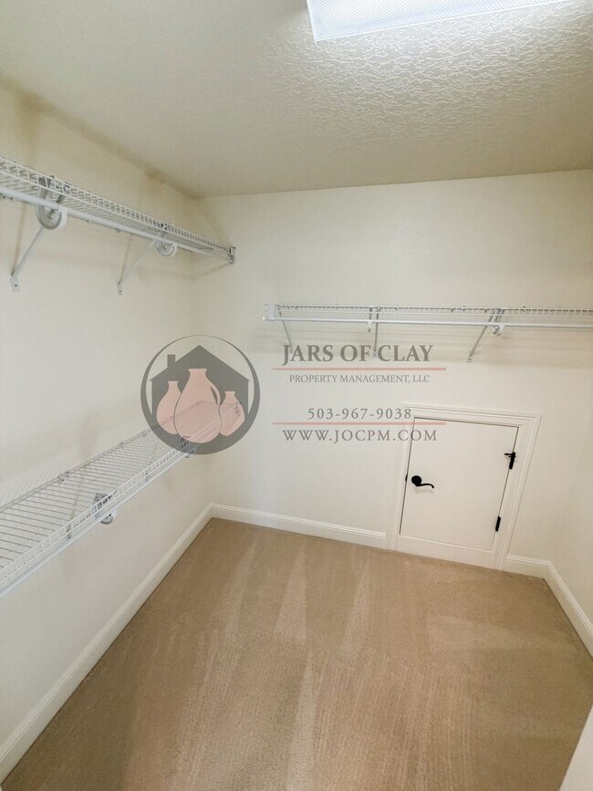 Building Photo - Luxurious Woodburn Residence | Main-Floor Primary Suite & Butler's Pantry