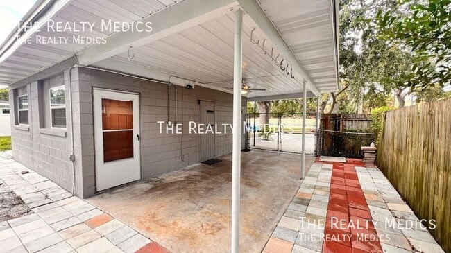 Building Photo - 6216 Lake Underhill Rd