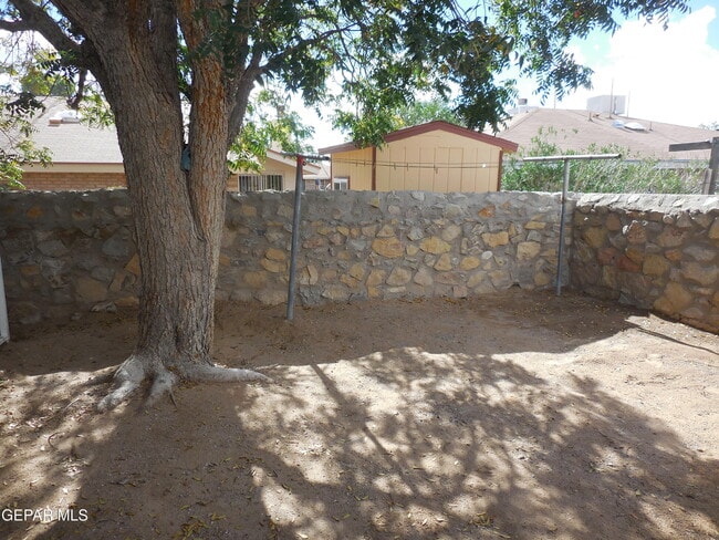 Building Photo - 11392 Lake Erie Dr