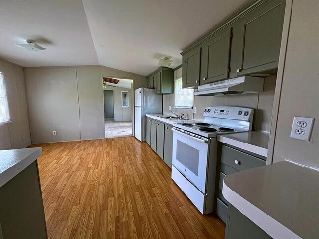 Building Photo - 4512 Rainbow Ln