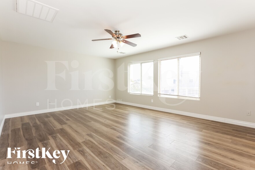 Building Photo - 1179 E Desert Springs Way