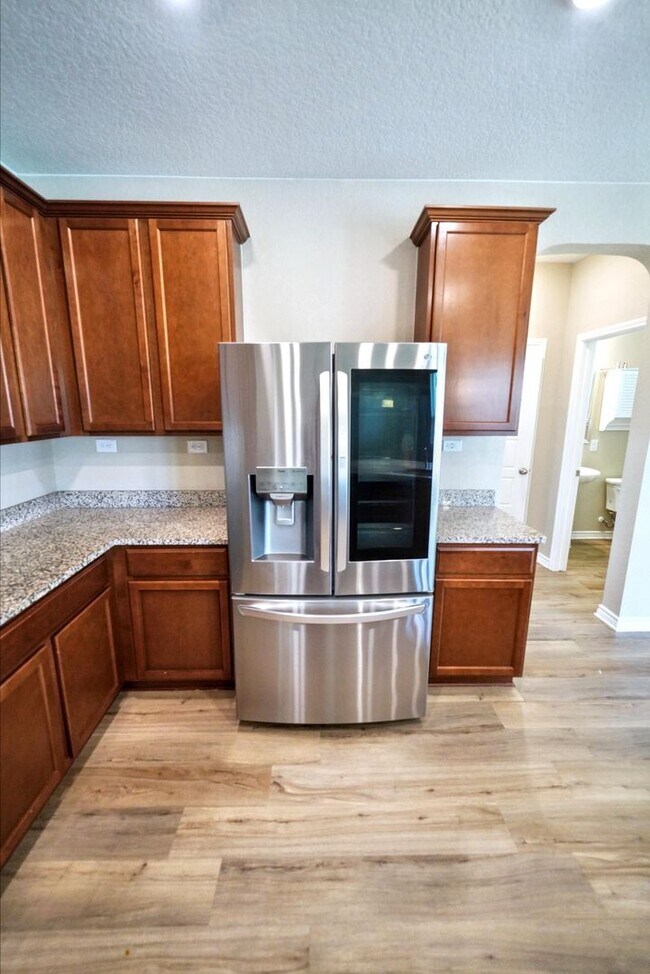 Building Photo - Beautiful 3-Bedroom Home with Flex Space in Universal City - Realtor Commission: $600