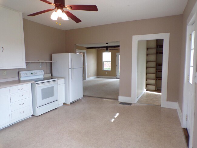 Building Photo - 13620 Tripp Rd