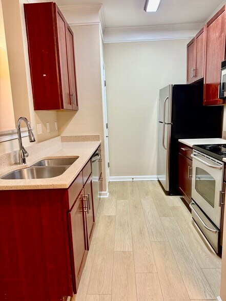 Building Photo - 1755 Central Park Rd