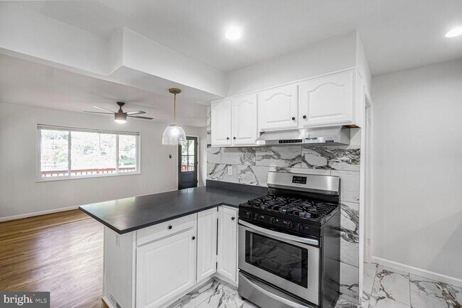 Building Photo - 3906 Ronson Dr
