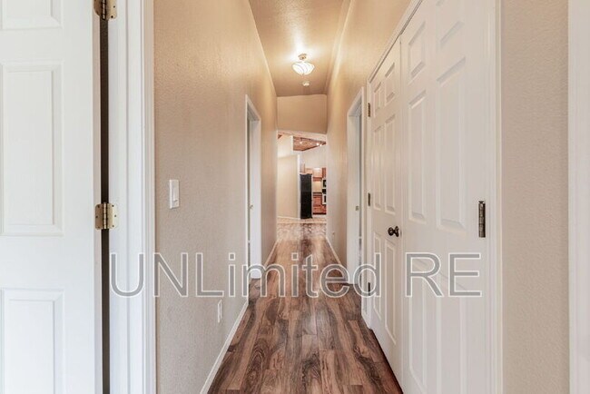 Building Photo - 4154 E Broken Rock Loop