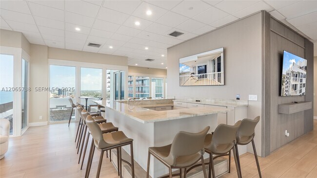 Building Photo - 1370 S Ocean Blvd