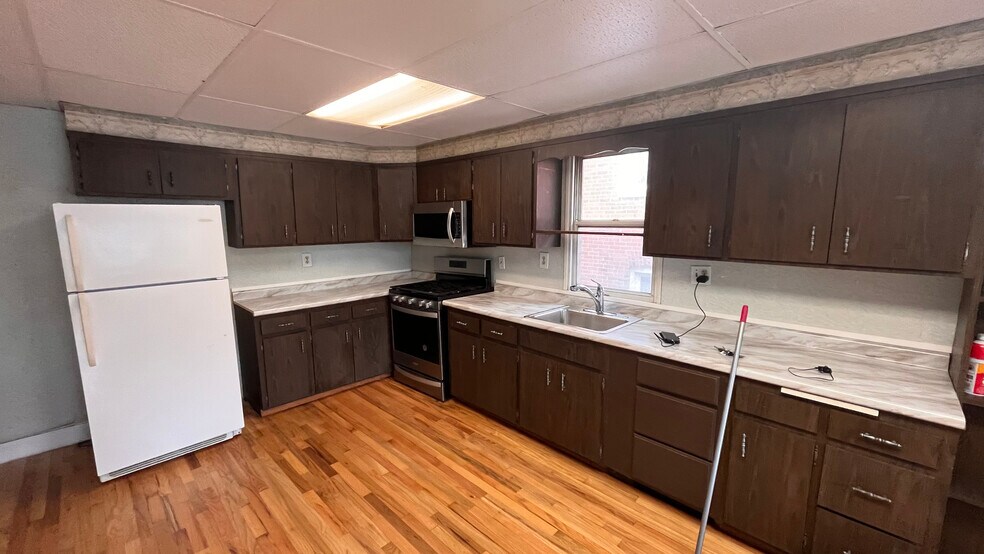 Building Photo - 5859 Hobart St