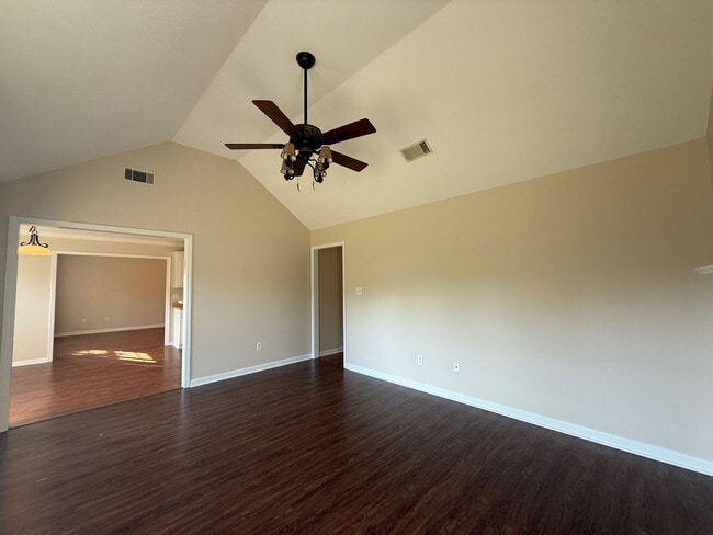 Building Photo - Spacious 3 BR/2BA Home + Formal Dining Roo...