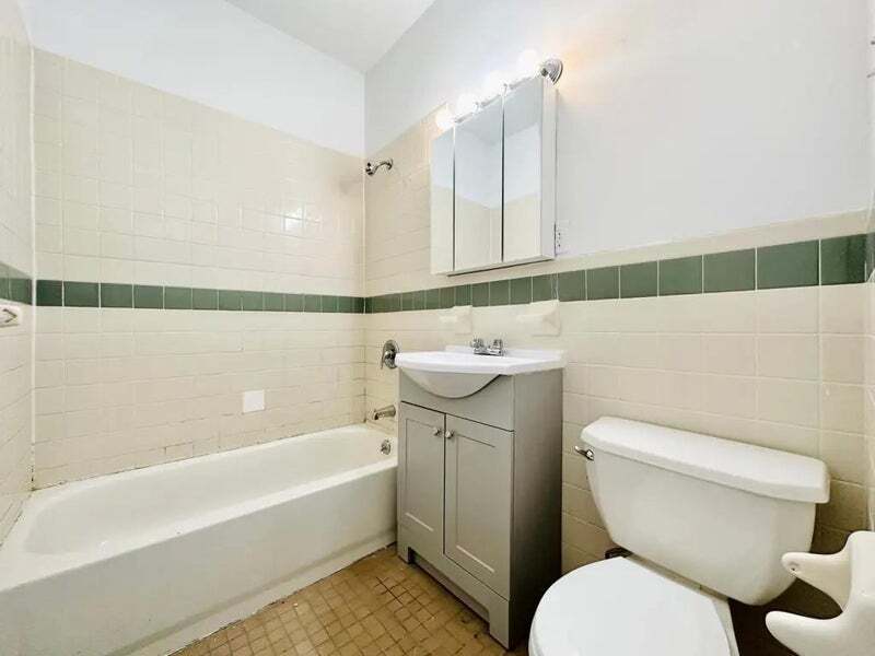 Building Photo - Furnished room/NOT APARTMENT