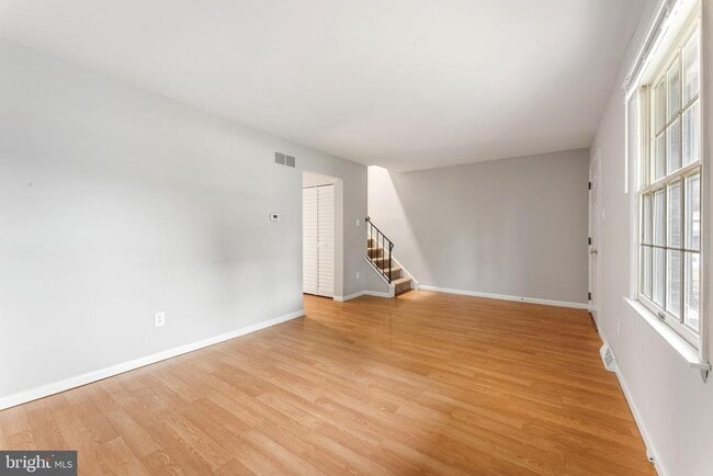 Building Photo - 143 Thomas Dr