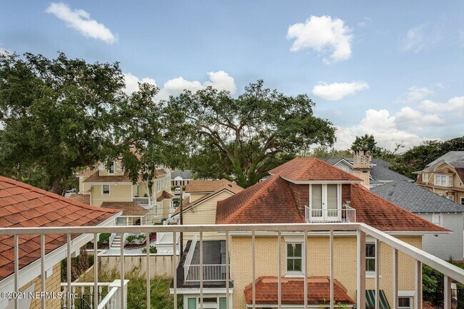 Building Photo - 2716 Oak St