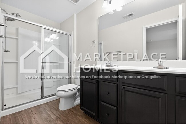 Building Photo - 807 Sun Vly Wy