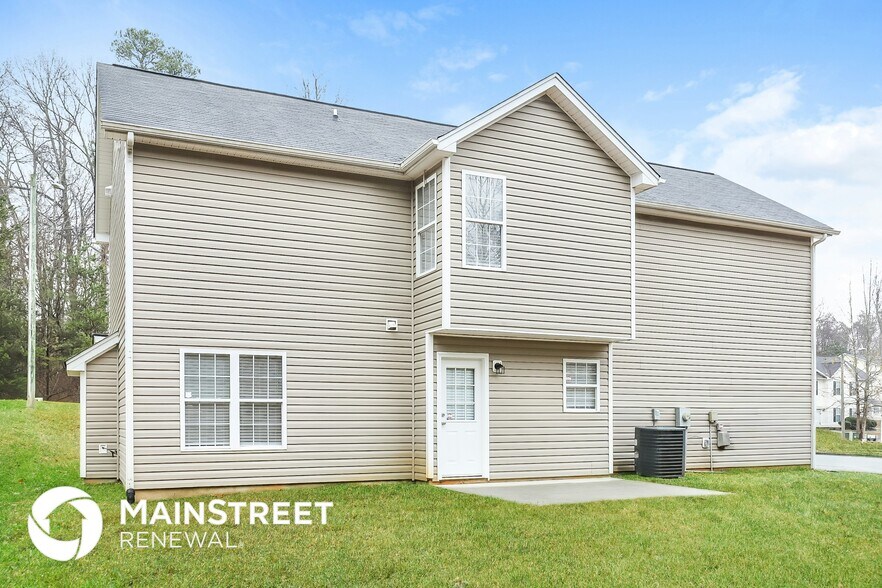 Building Photo - 1901 Savannas Run Dr