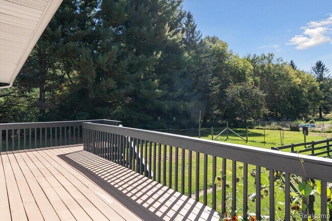 Building Photo - 2860 E Coon Lake Rd