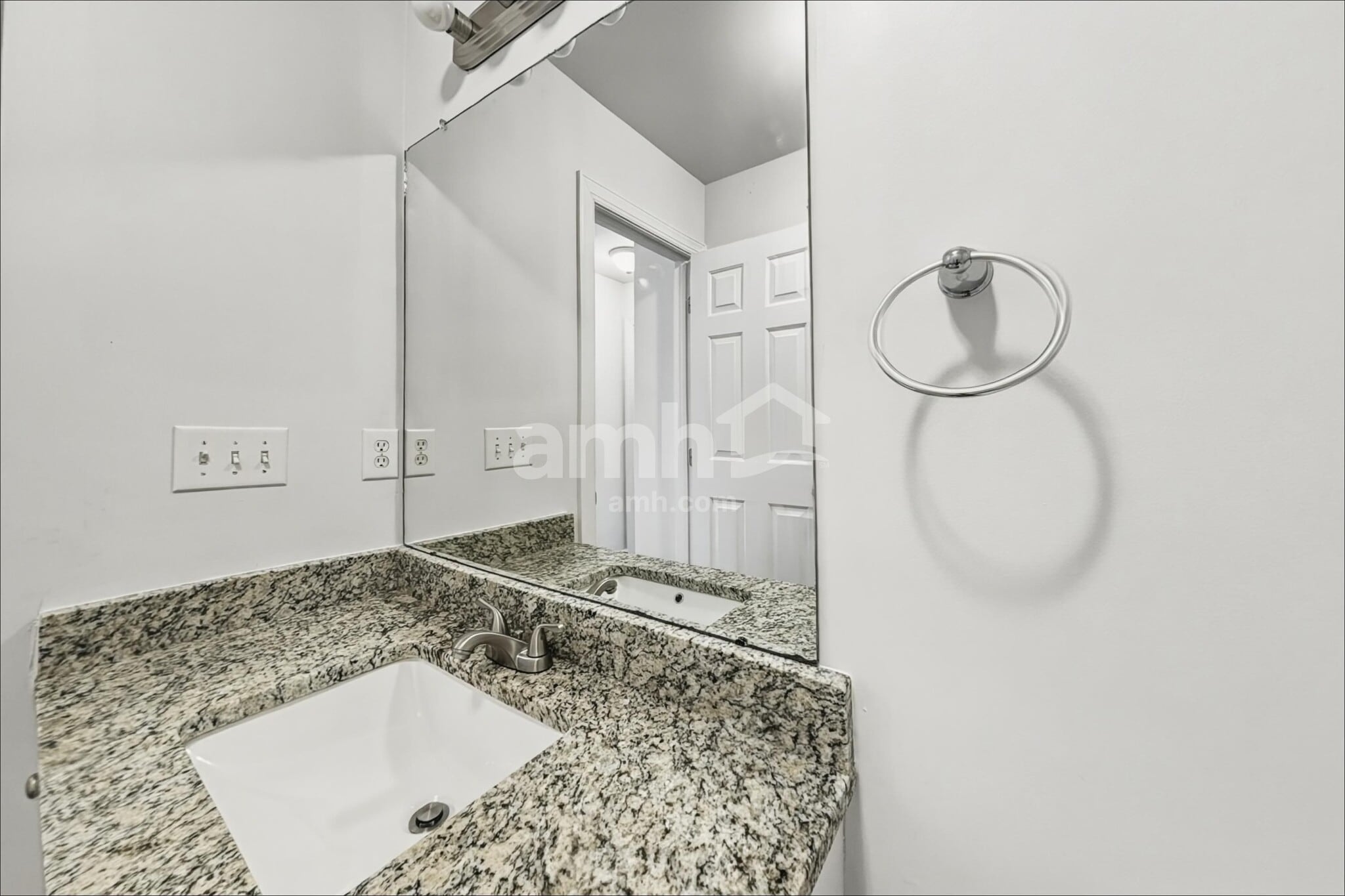 Building Photo - 2713 Denbel Cir