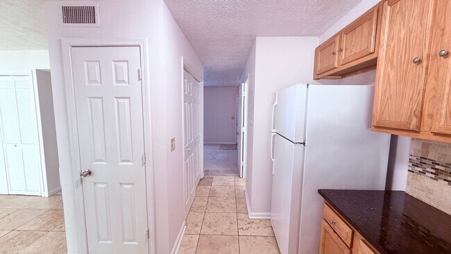 Building Photo - 708 Burnt Creek Dr NW