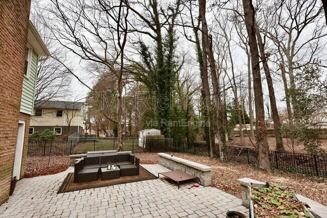 Building Photo - 3012 Elmbrook Rd