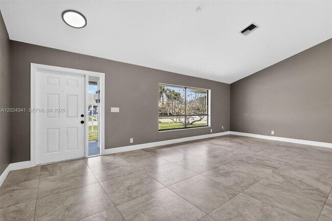 Building Photo - 9654 Sun Pointe Dr