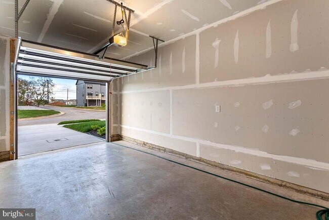 Building Photo - 236 MATILDA