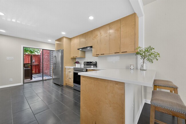 Building Photo - 7447 Cambridge St