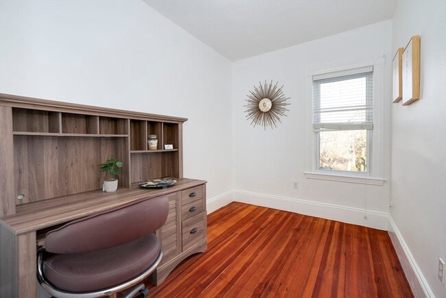 Building Photo - 122 Brook Rd