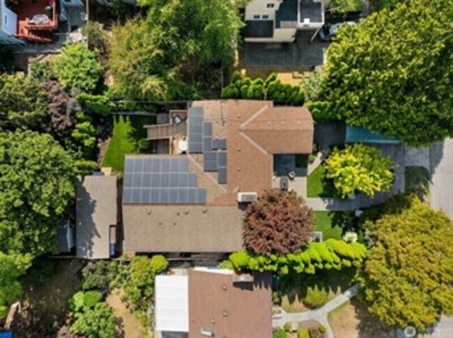 Building Photo - 4510 48th Ave NE