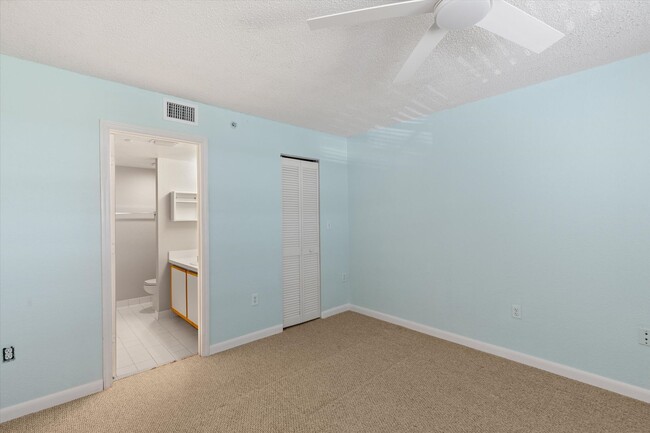 Building Photo - Spacious 2BR/2BA in Salt Ponds Condo – Unf...