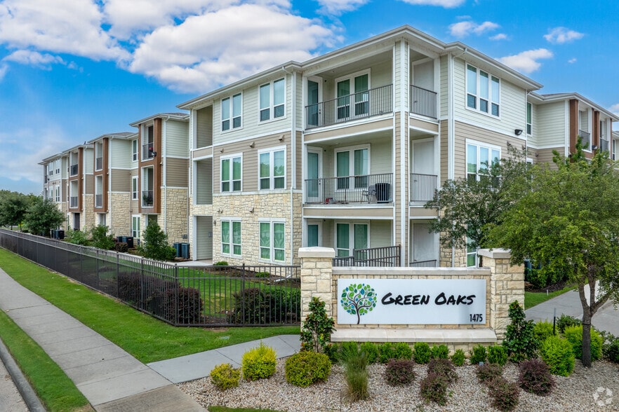 Primary Photo - Green Oaks Apartments- Income Restricted