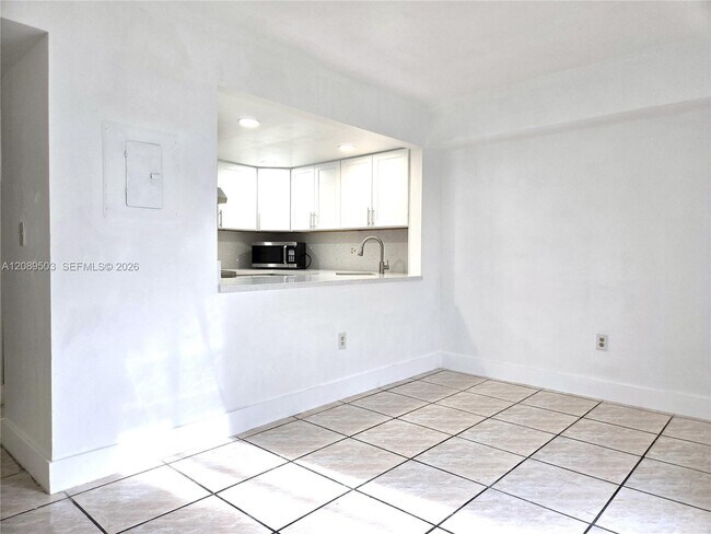 Building Photo - 800 SW 104th Ct