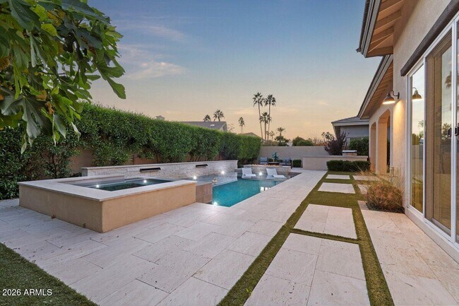 Building Photo - 5543 E Beryl Ave