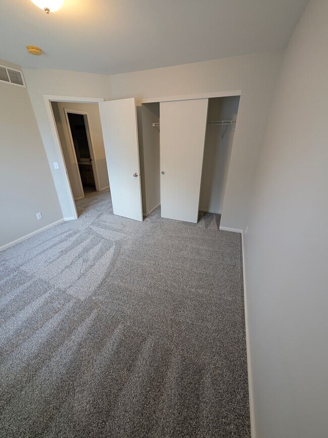 Building Photo - 908 S Mineral Dr