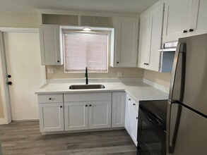 Building Photo - 726 E 3rd Ave