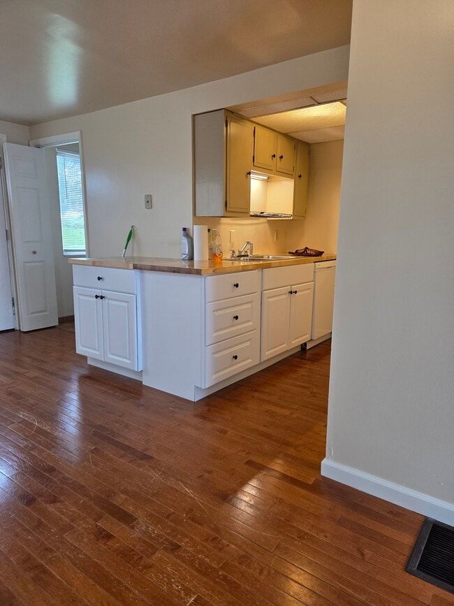 Building Photo - 510 Mercer Rd