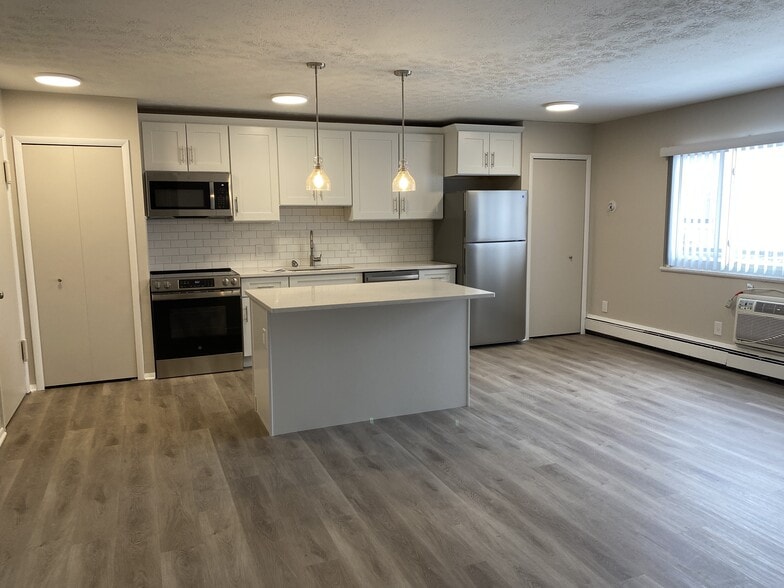Primary Photo - Cedarwood Estates Apartments