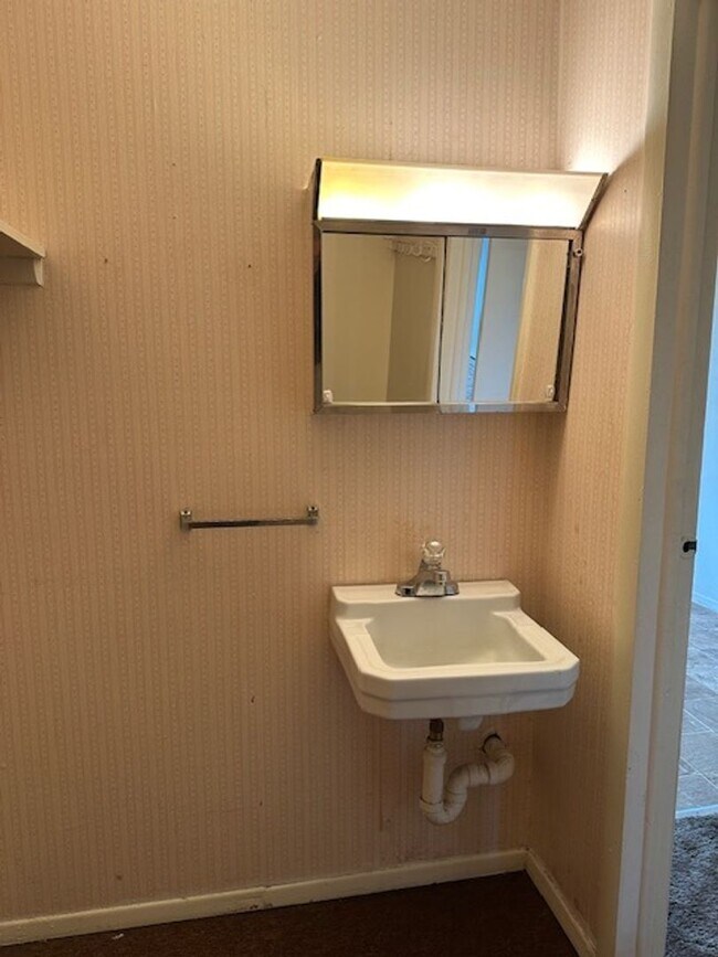 Building Photo - 696 Walborn Rd