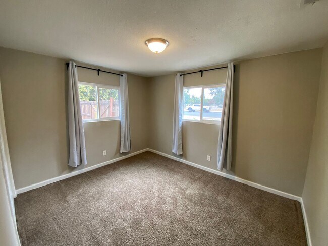 Building Photo - NE Visalia home coming soon!