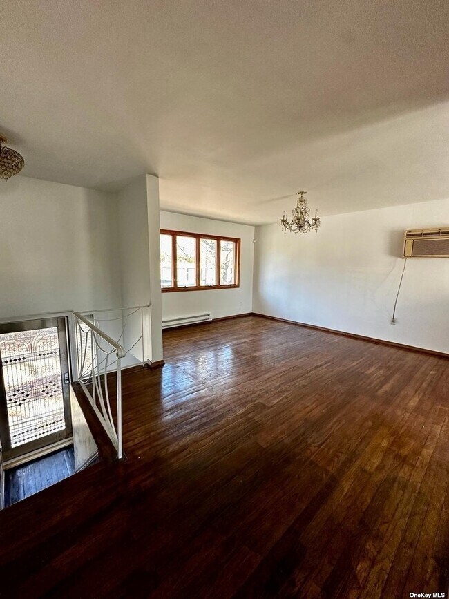 Building Photo - 283 Commack Rd