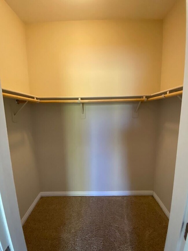 Building Photo - Henderson 3 Bedroom Single Family Home!