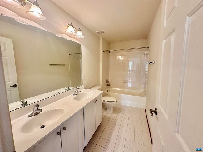 Building Photo - 252 Millstream Dr