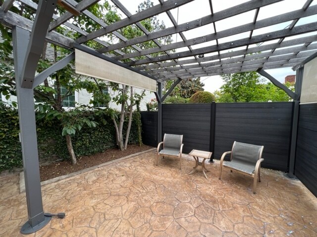 Building Photo - 638 Sycamore Dr