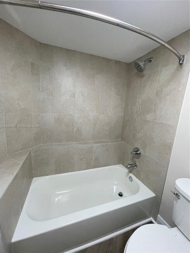 Building Photo - 2850 N Oakland Forest Dr