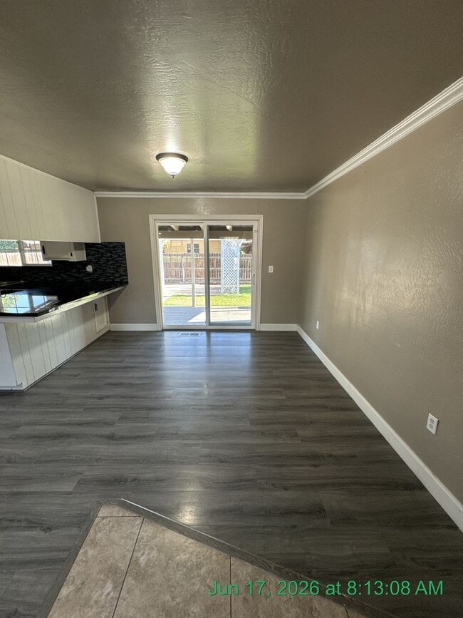 Building Photo - 2601 S Kloth Dr
