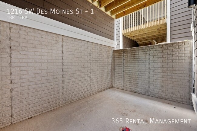 Building Photo - 1216 SW Des Moines St