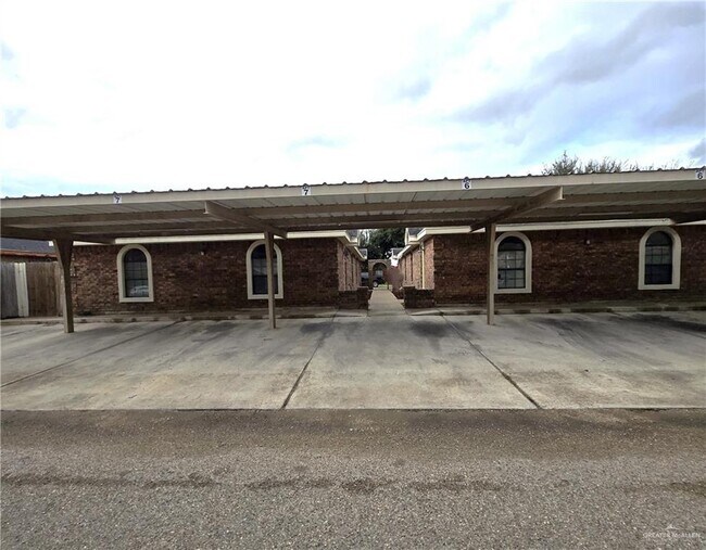 Building Photo - 15 Summerland Ln
