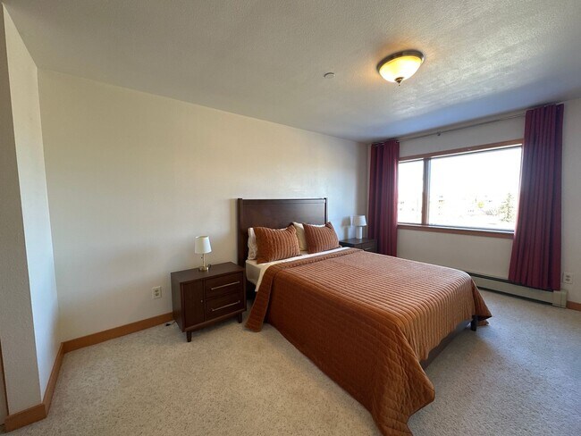 Building Photo - 1201 Denali St