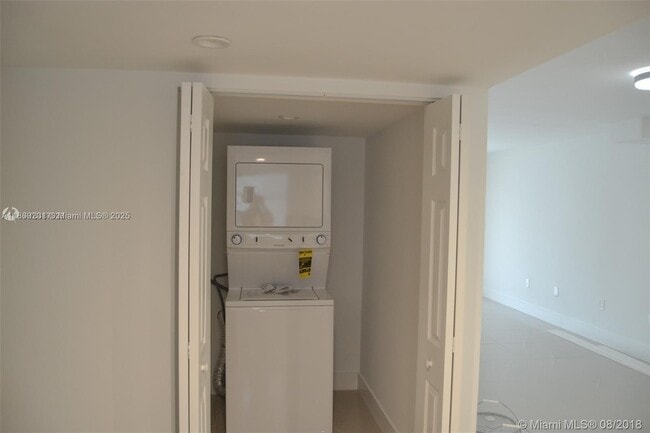 Building Photo - 9375 Fontainebleau Blvd